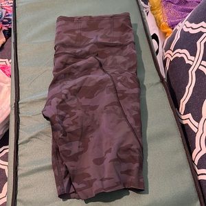 EUC lululemon bike shorts